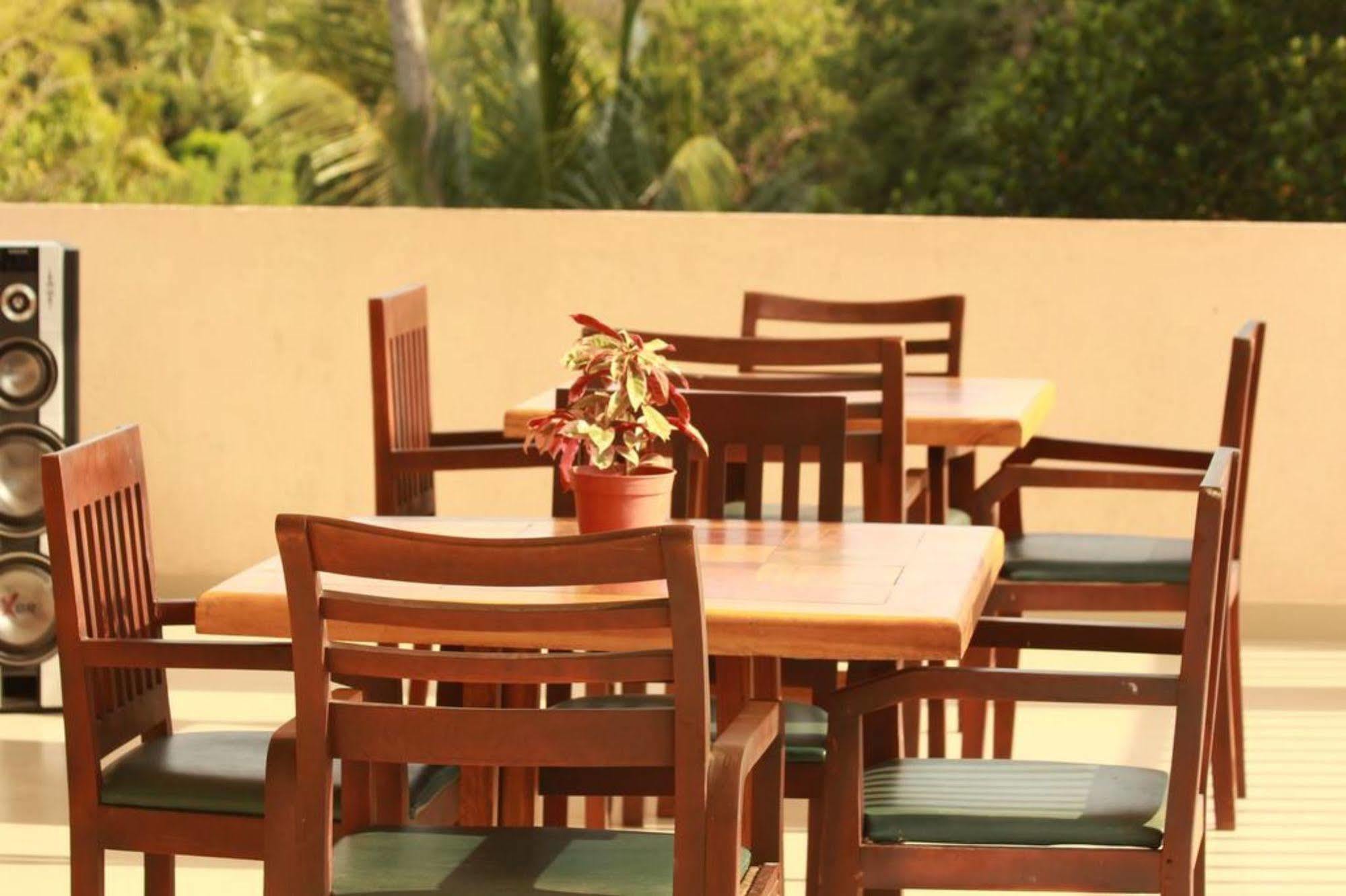 Pearl City Hotel Tissamaharama Kültér fotó
