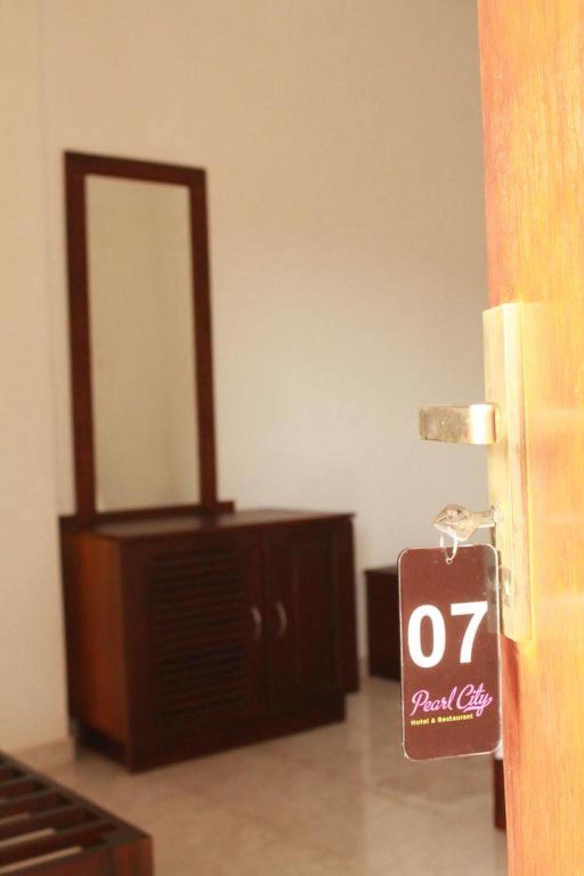 Pearl City Hotel Tissamaharama Kültér fotó